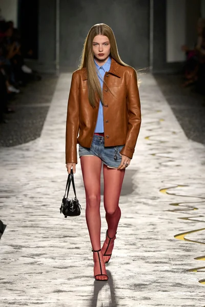 Look 19